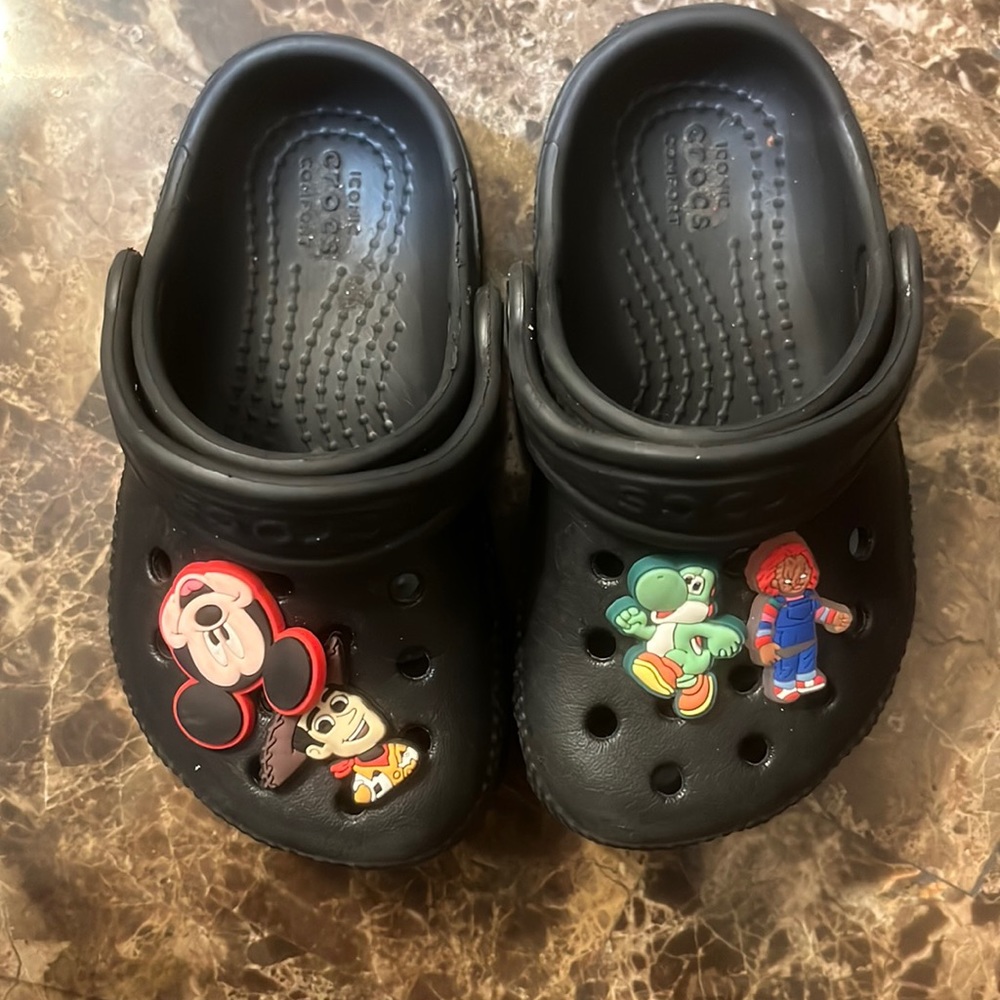 Baby crocs size 6 comes with the jibblets